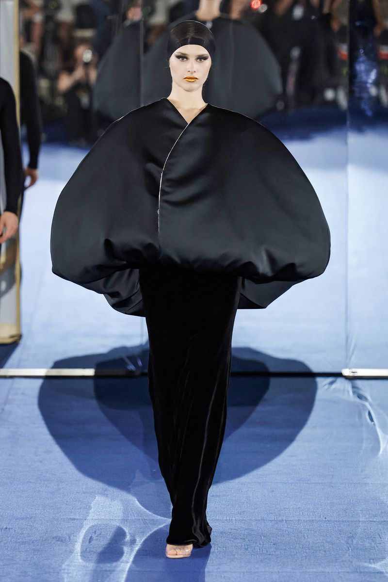  vestido de noiva Alexis Mabille alta-costura inverno 2026 com silhueta reversível