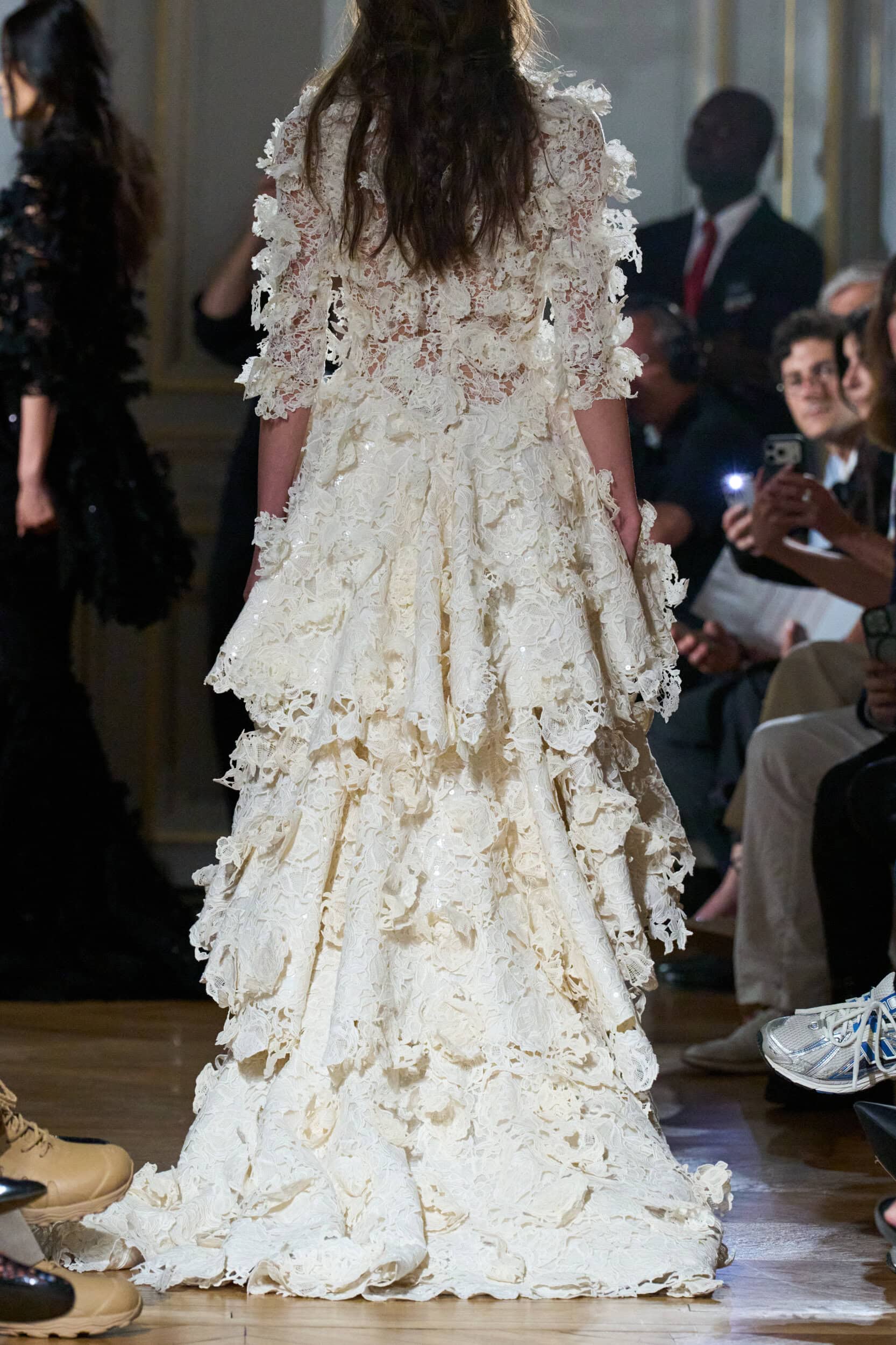 vestido de noiva ArdAzAei alta-costura inverno 2026 com construção arquitetônica delicada