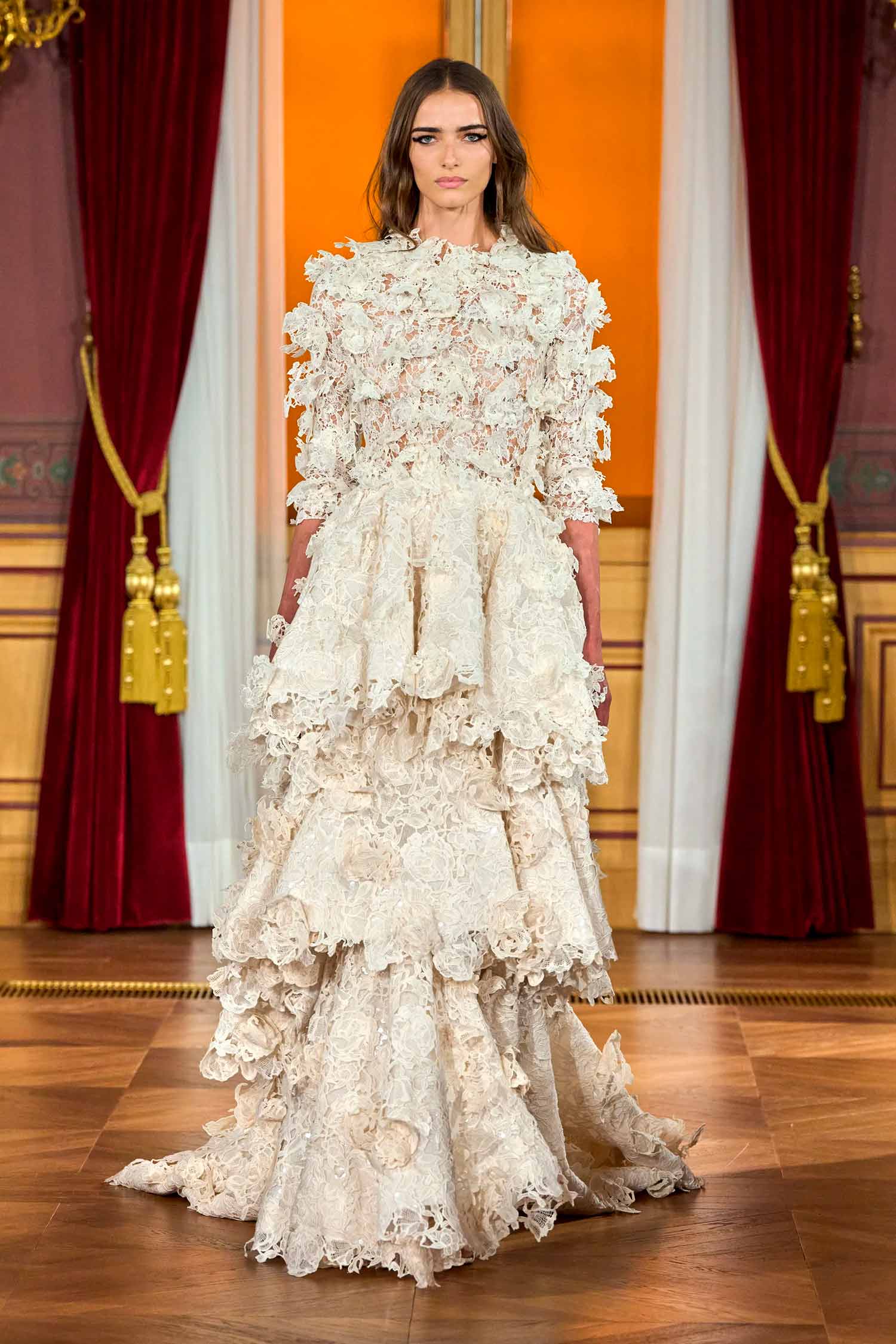 vestido de noiva ArdAzAei alta-costura inverno 2026 com construção arquitetônica delicada